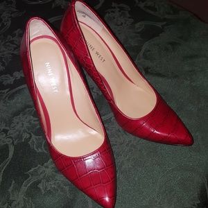 Classy Red pumps